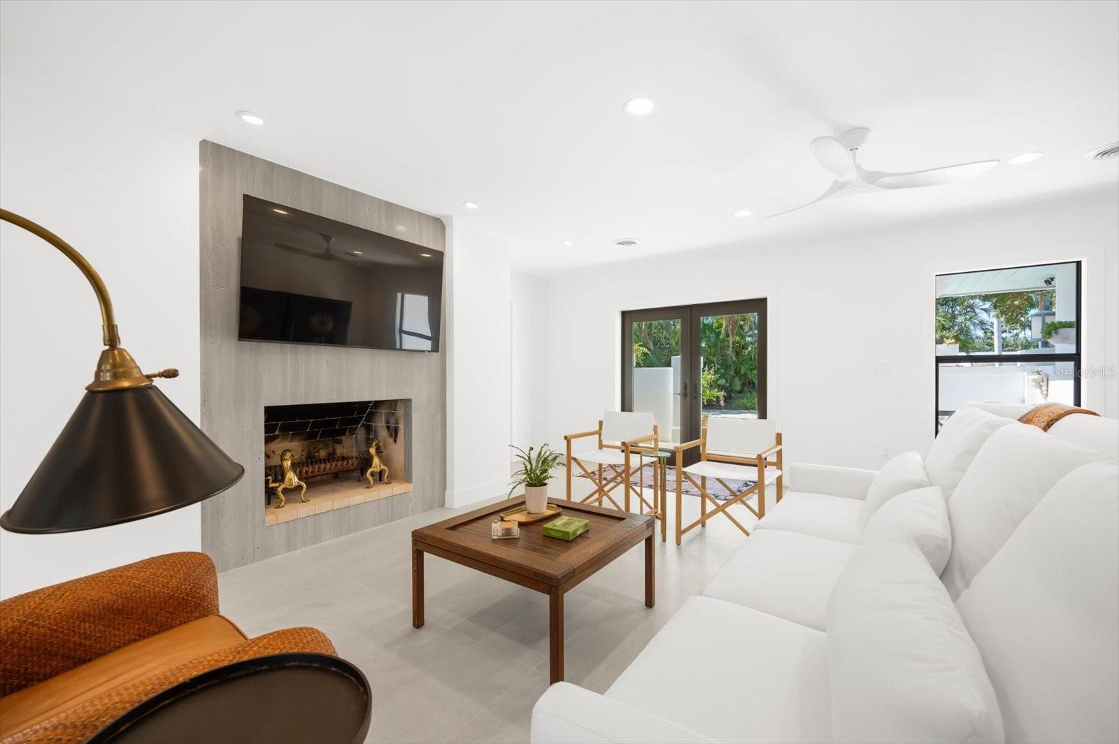 BAY PALMS - Residential