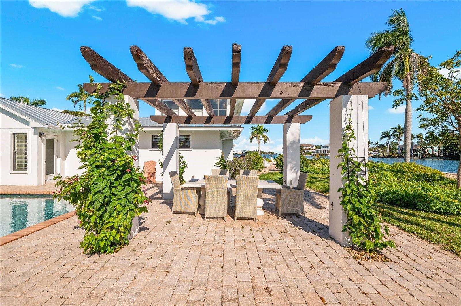 BAY PALMS - Residential