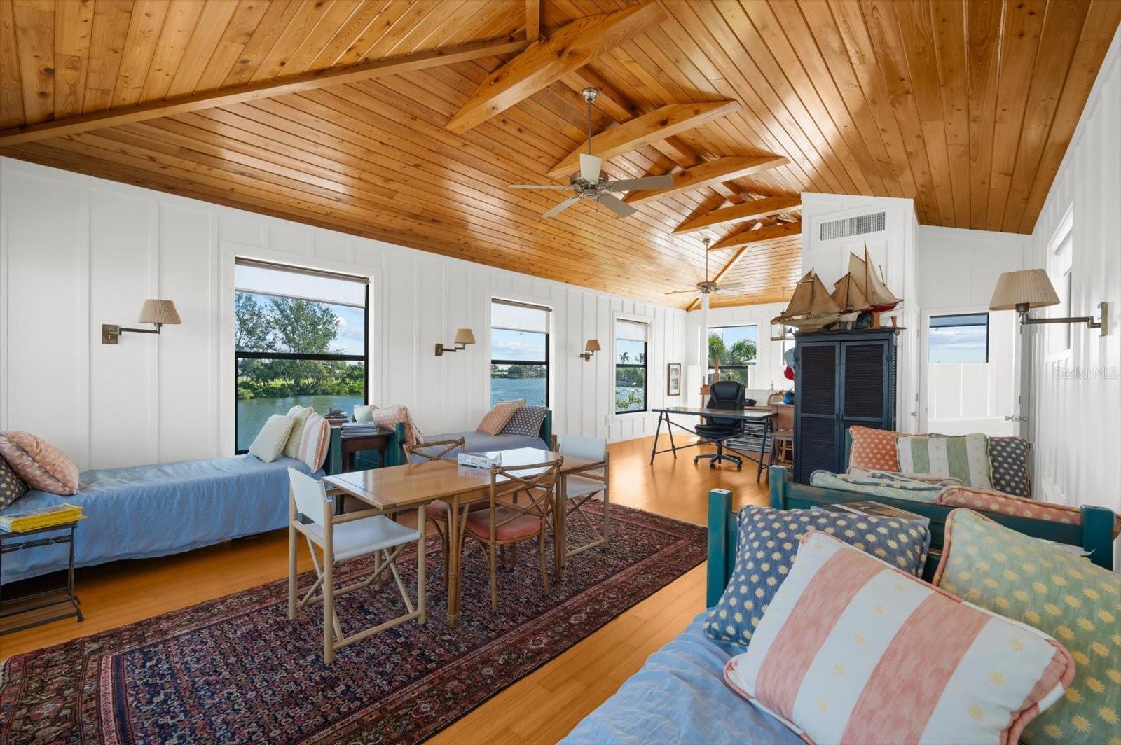 BAY PALMS - Residential