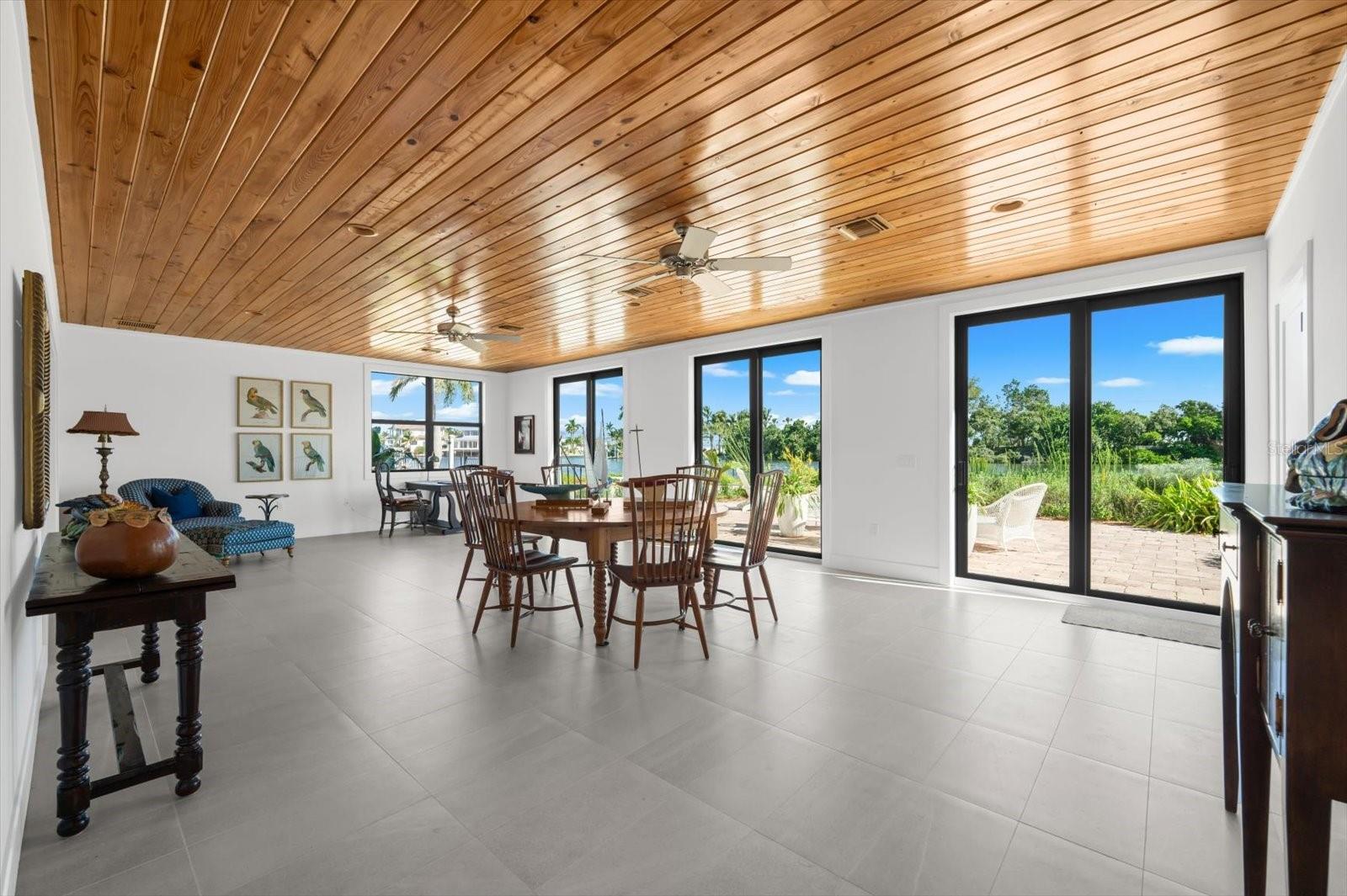 BAY PALMS - Residential