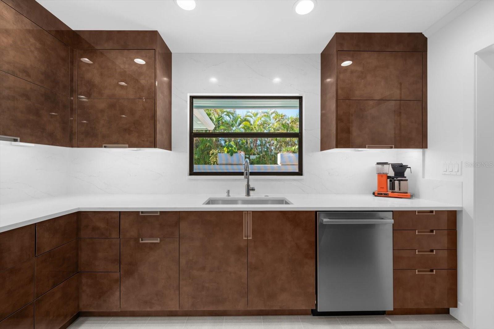 BAY PALMS - Residential