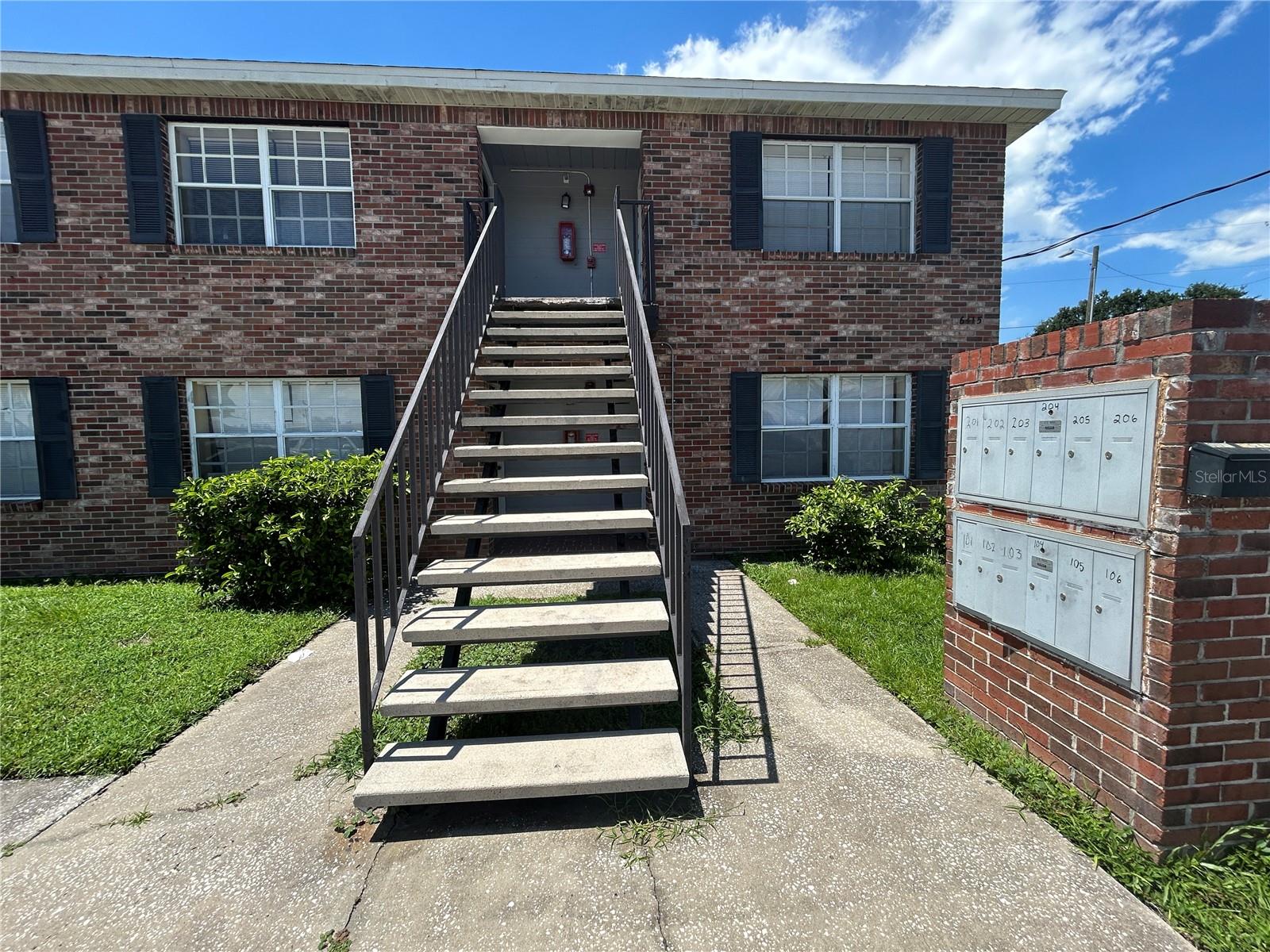 Just minutes from Mac Dill Airforce Base! Set in beautiful South Tampa, this 1Bed, 1Bath home, pet friendly. One-of-a-kind apt has so much to provide, 2nd floor unit. Enter and admire the beautiful ceramic tile flooring and the quaint and cozy kitchen with dishwasher, never wash a dish again. Great counter and cabinet space. Spacious bedroom and great closet space. An affordable and simple way to live in Tampa Bay. A $40 water/sewer utility fee will be collected with rent on the 1st. Close to the Crosstown, Downtown Tampa connections, International Mall, Tampa International Airport and Raymond James Stadium. We show properties 7days a week, contact us now for a showing!