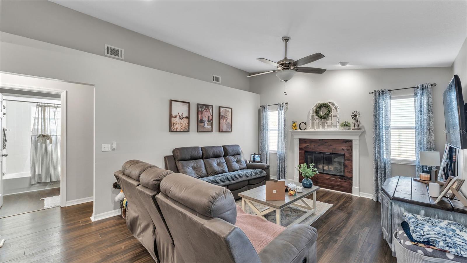 BERGEN POINTE ESTATES PH 02 - Residential