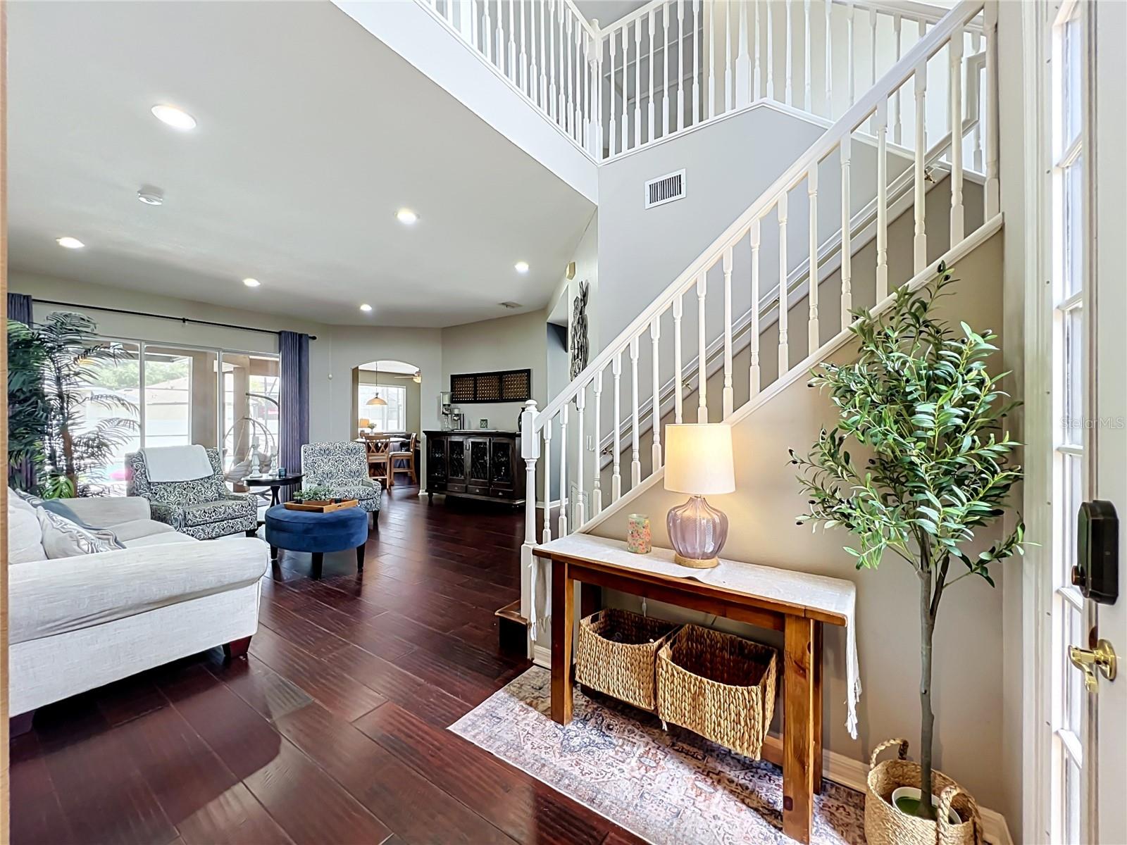 1587 THORNAPPLE LANE