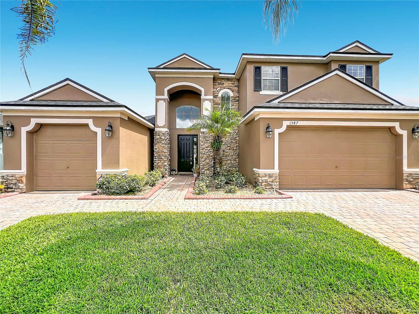 1587 THORNAPPLE LANE