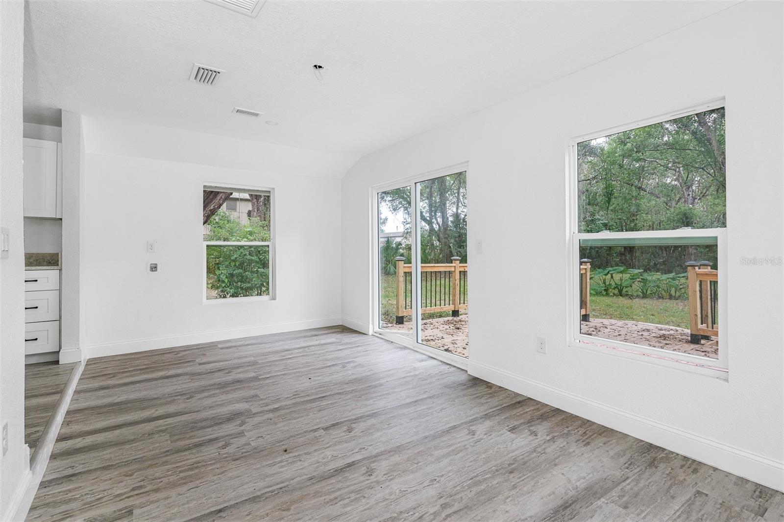 HALES ADD TO BROOKSVL - Residential