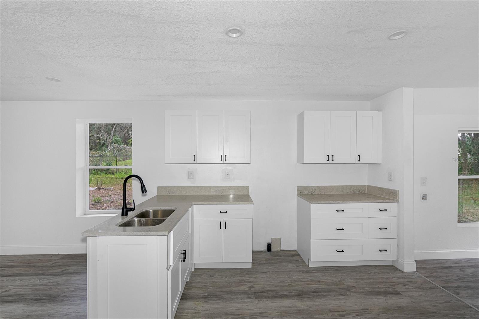 HALES ADD TO BROOKSVL - Residential