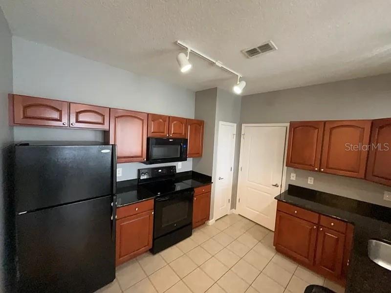 5257 CANE ISLAND LOOP 303