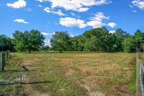 Tiny photo for 11060 SE 128th Place Road, Ocklawaha, FL 32179 (MLS # OM714613)