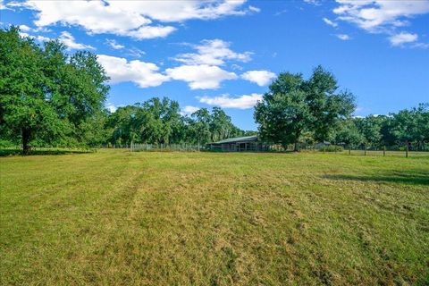 Tiny photo for 11060 SE 128th Place Road, Ocklawaha, FL 32179 (MLS # OM714613)