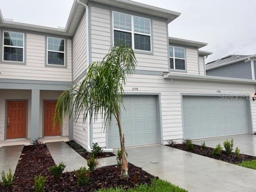 This spacious Townhome offers 3 bedrooms, 2.5 bathrooms, and a 1-car garage, featuring a modern open-concept layout perfect for comfortable living. The kitchen is equipped with quartz countertops, 42” cabinets, and stainless-steel appliances. Upstairs, you’ll find a convenient laundry area and a generously sized primary suite with a walk-in closet. Belle Haven offers great community amenities including a resort-style pool and playground. Conveniently located near major highways, shopping, dining, and Posner Park, this home combines comfort, convenience, and modern living.
Lease terms: 12-month minimum. No smoking. Deposit required. Rental Insurance Required. Application fee $75 each adult . No short-term rentals. Schedule your showing today!