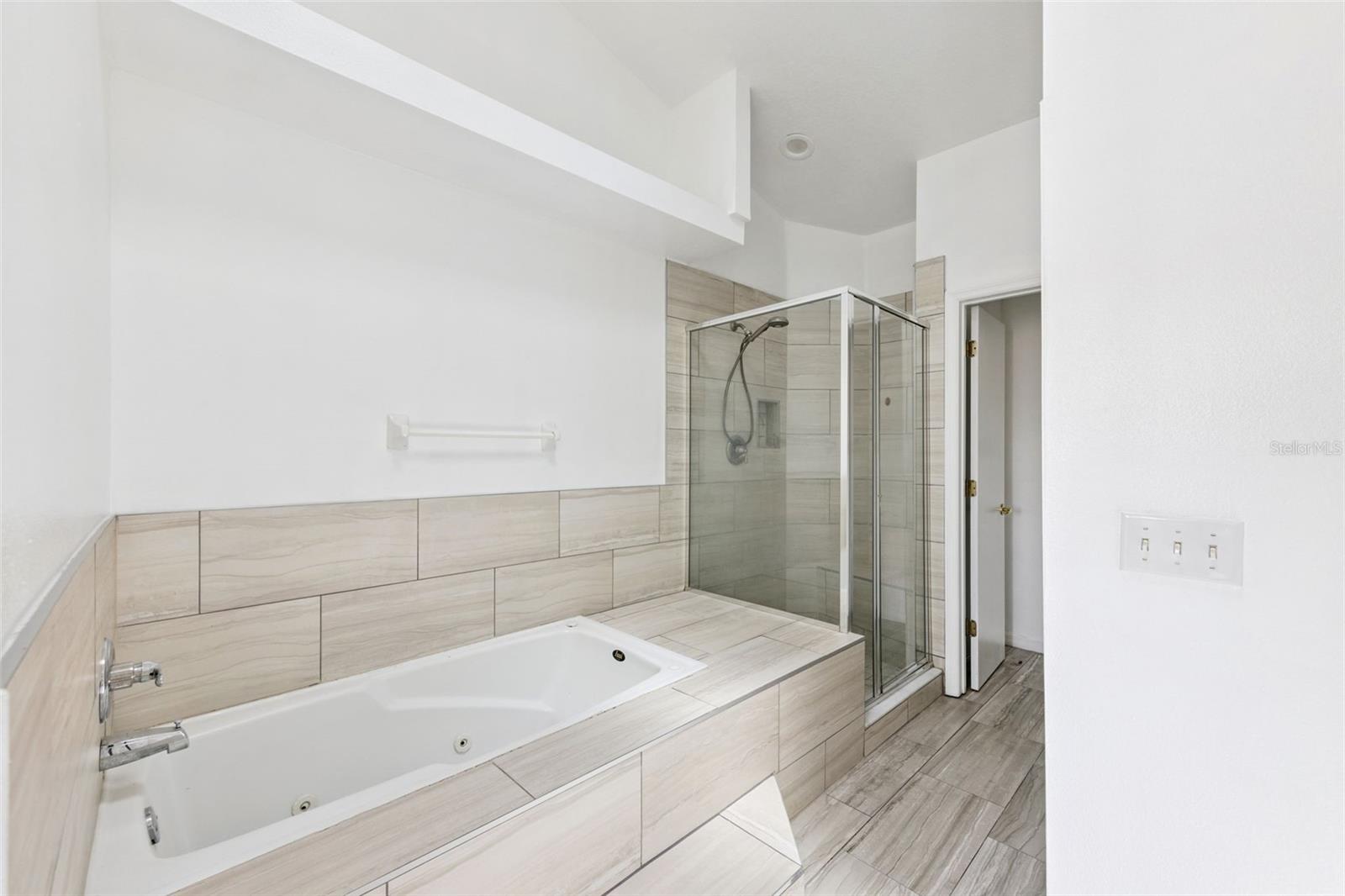 ISLAND CLUB WEST PH 01 - Residential