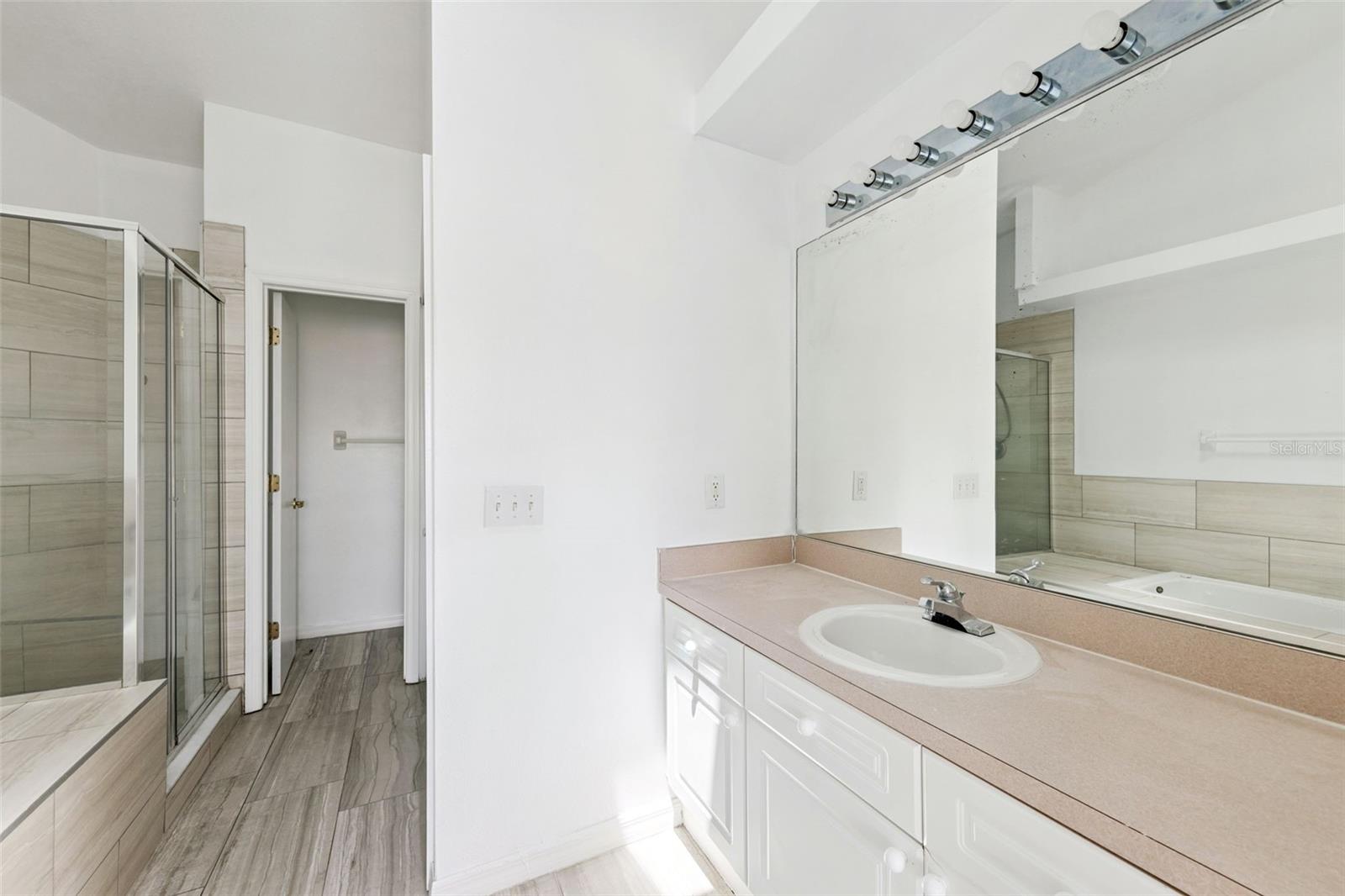 ISLAND CLUB WEST PH 01 - Residential