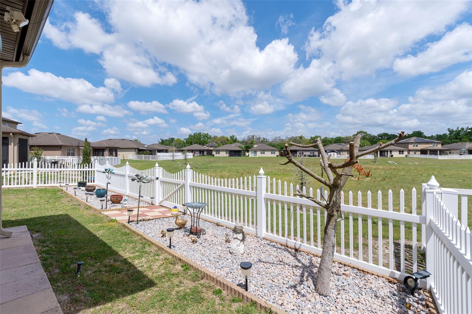 TRILLIUM VILLAGE E PH 1 - Residential