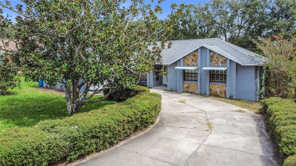 Photo of 746 Cambridge Way, Lake Wales, FL 33853 (MLS # G5102095)