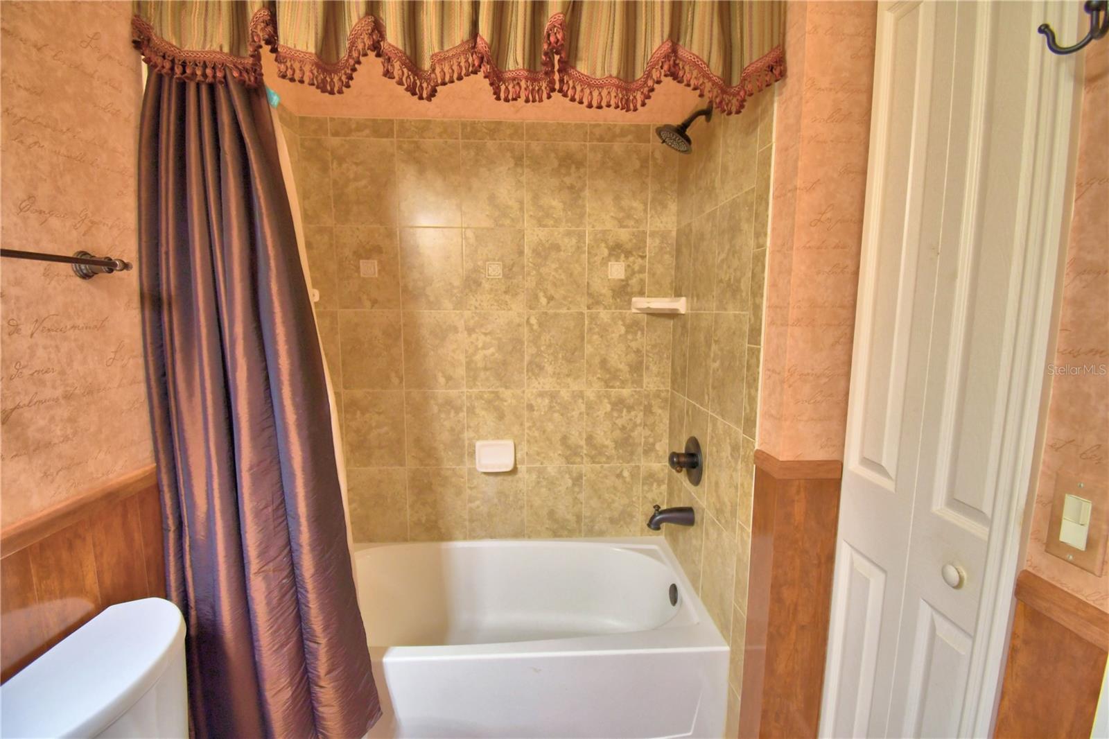 VIENNA SQUARE PH 01 - Residential