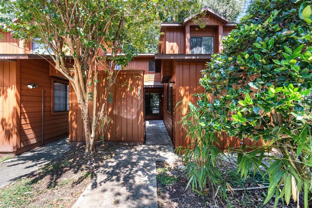 Photo of 5606 SW 8th Place, Gainesville, FL 32607 (MLS # GC533606)