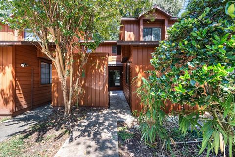 Photo of 5606 SW 8th Place, Gainesville, FL 32607 (MLS # GC533606)