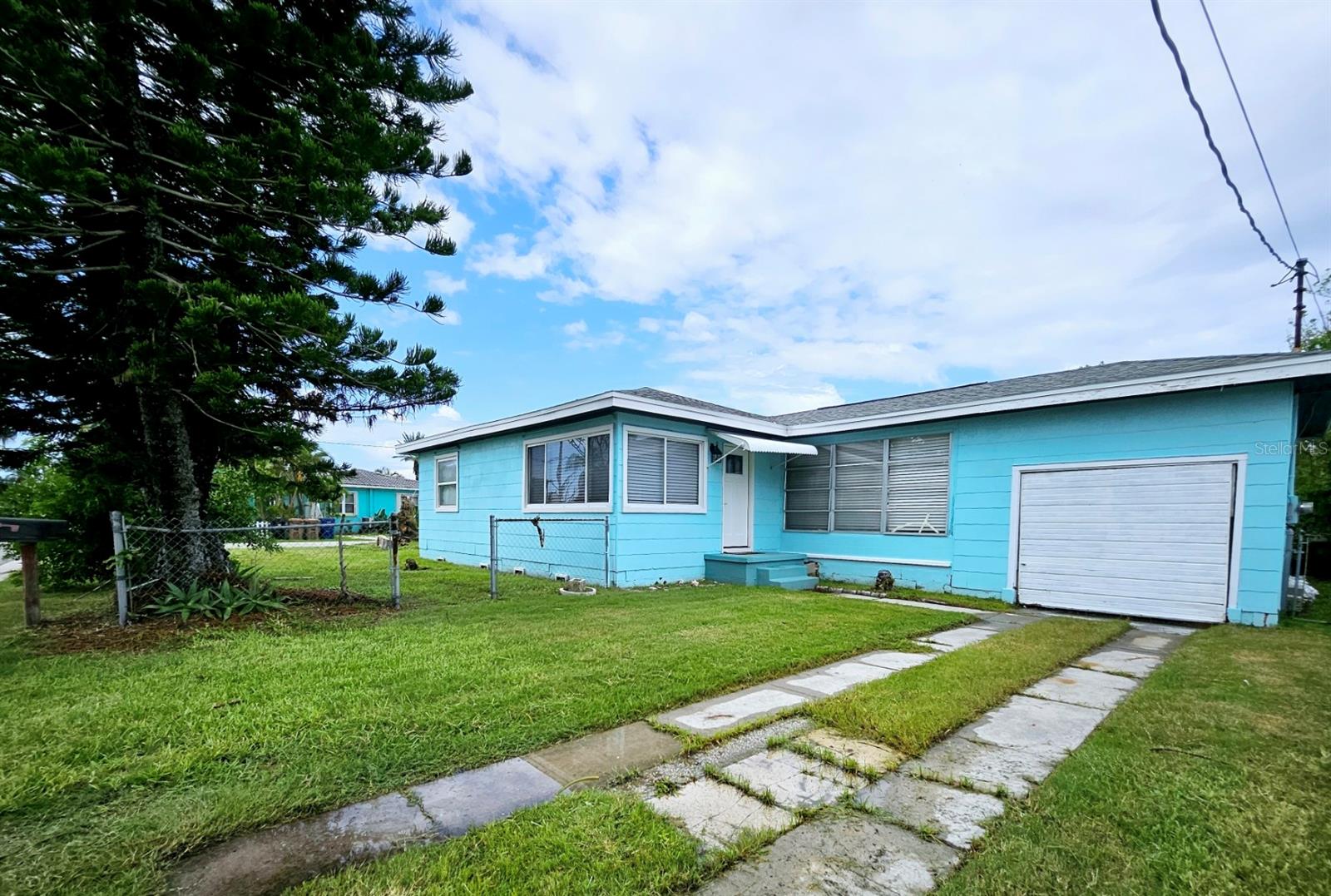Looking for a piece of paradise in Florida? If so, you have found it! Located in the quiet neighborhood of Madeira Beach and just a five minute drive from the well-known tourist destination of John's Pass Village and Boardwalk. Far from the noise and traffic of a city and just two minutes from Madeira Beach, this 2 bedroom, 1 bath home is perfectly located to enjoy all that the area has to offer. The home had some flood damage from Hurricane, but it is livable, and the location is hard to beat. This home offers a public easement where you can watch the sunsets that Florida is known for. Come and see it today!
All information provided is deemed reliable but not guaranteed and should be independently verified by the buyer.
