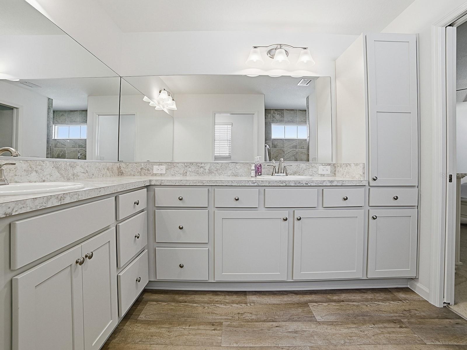 OXFORD OAKS - Residential