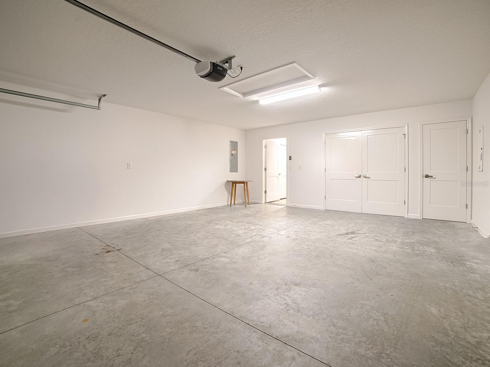 OXFORD OAKS - Residential