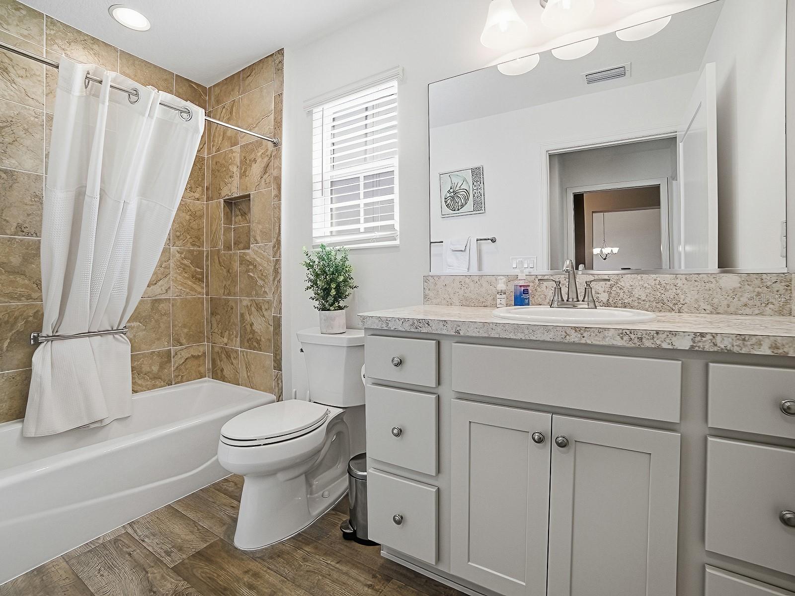 OXFORD OAKS - Residential