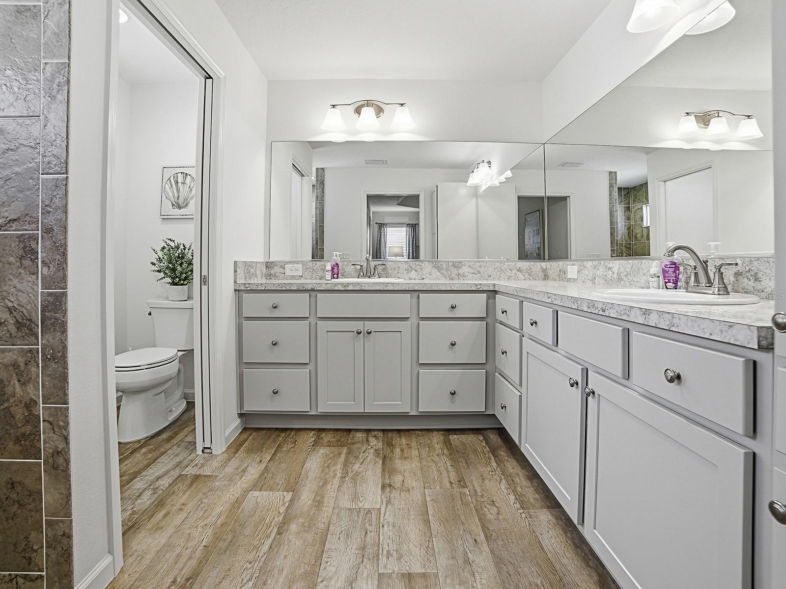 OXFORD OAKS - Residential