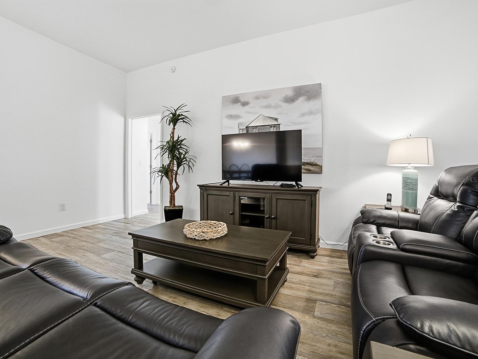 OXFORD OAKS - Residential