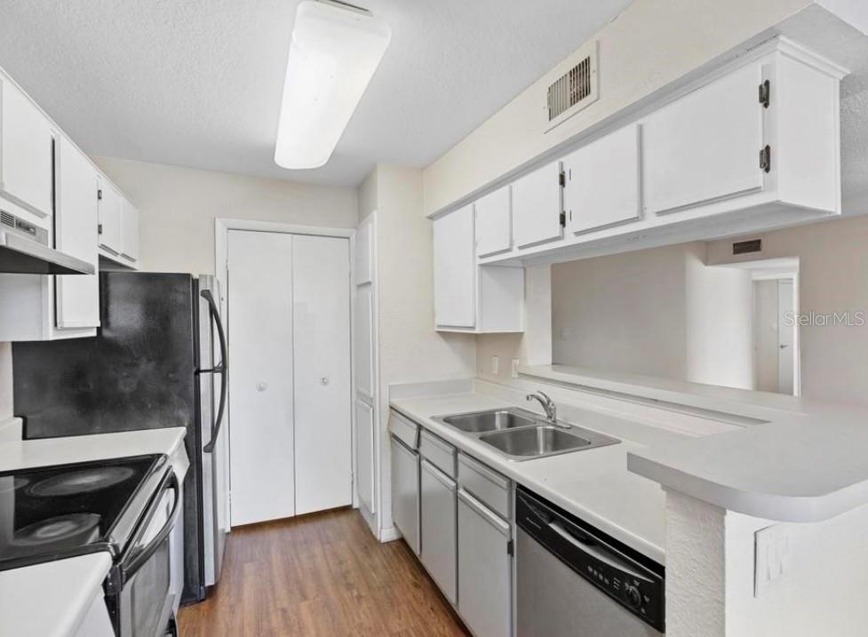 REGENCY GARDENS - Residential