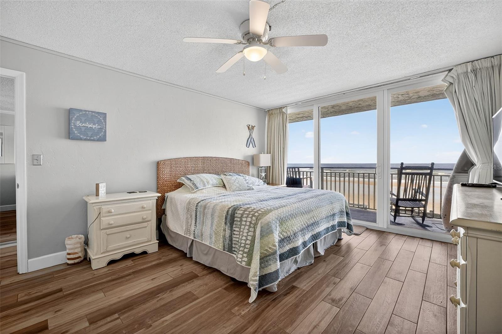 MOONTIDE CONDO - Residential