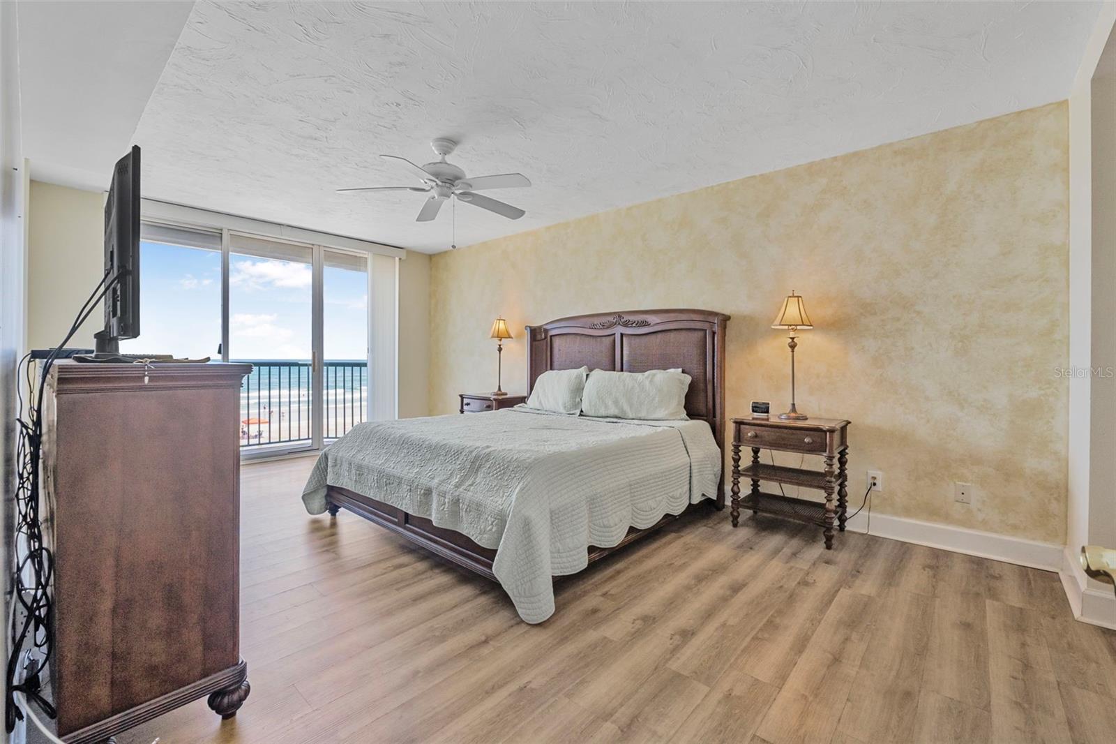 TOWERS AT PONCE INLET TOWER 01 CONDO - Residential