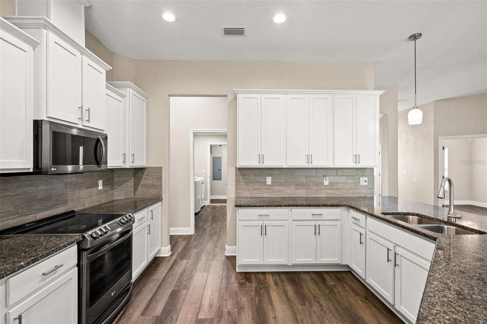 ROYAL HIGHLANDS - Residential