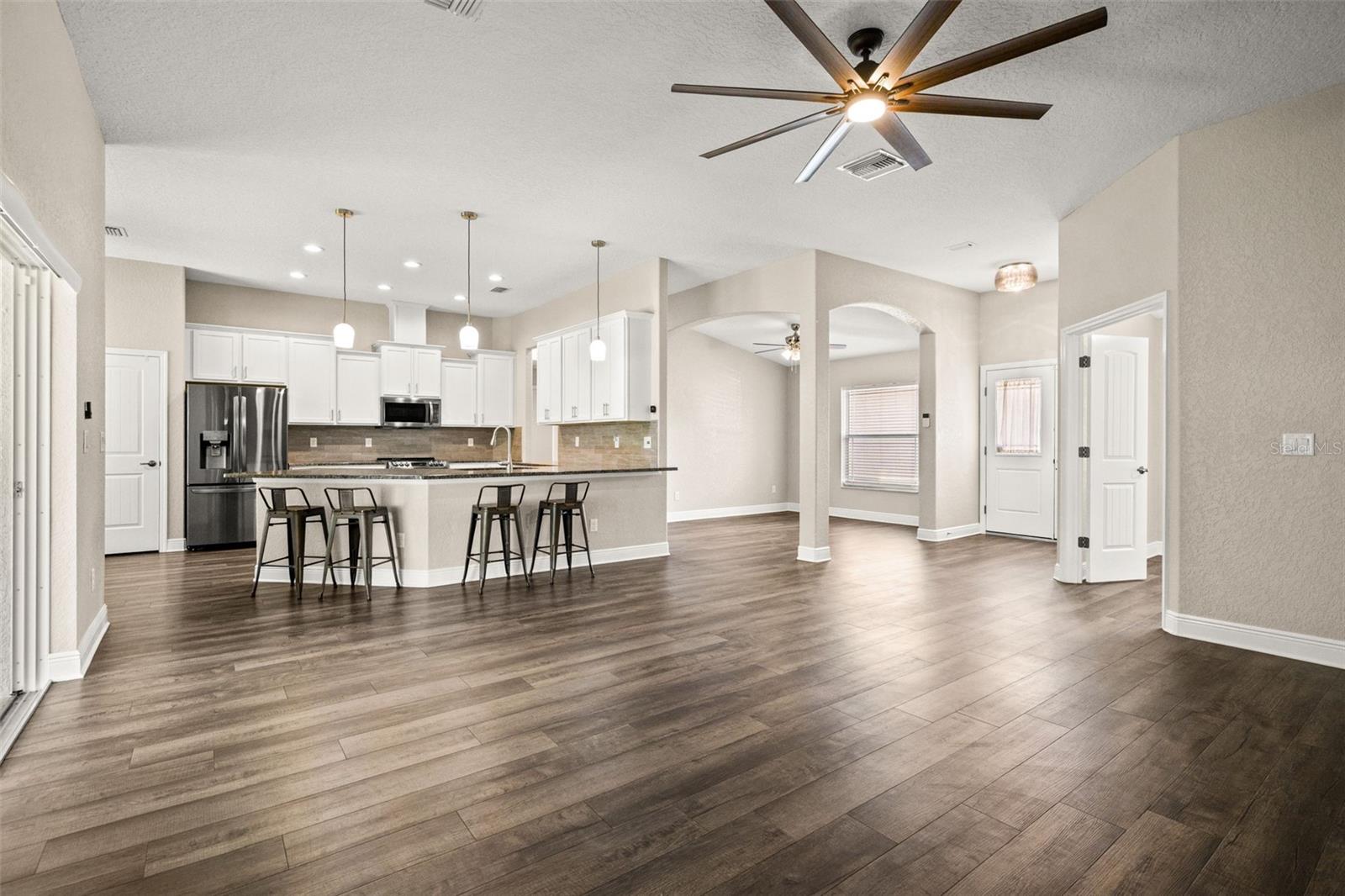 ROYAL HIGHLANDS - Residential