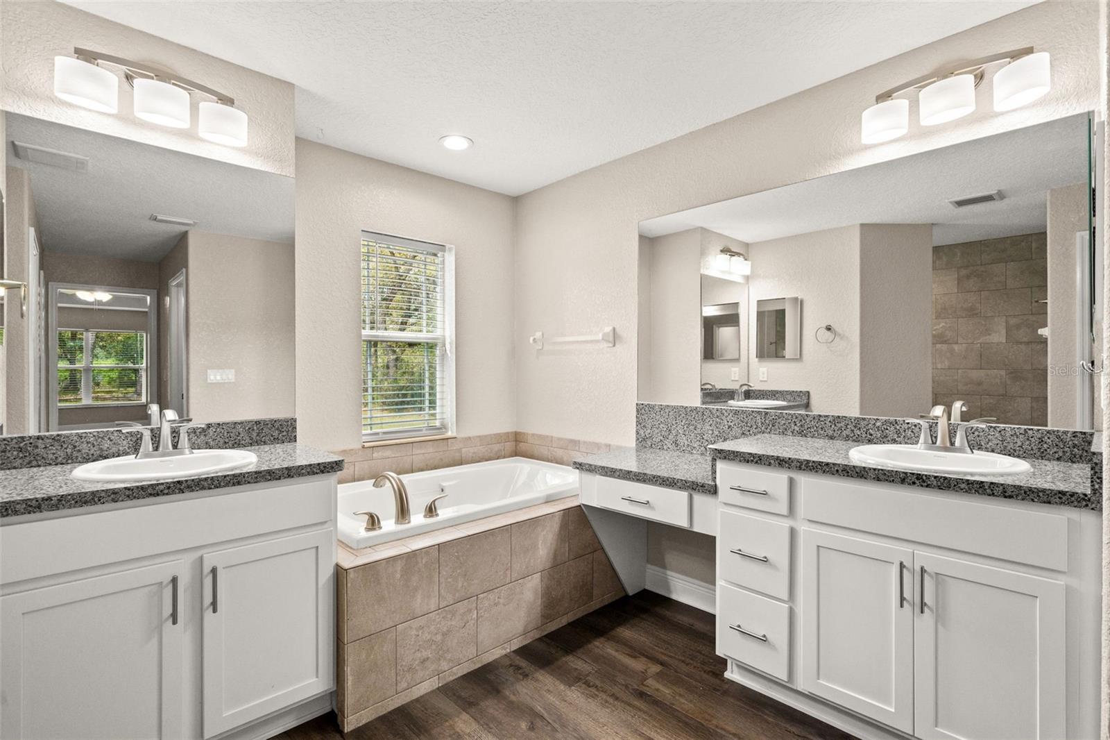 ROYAL HIGHLANDS - Residential