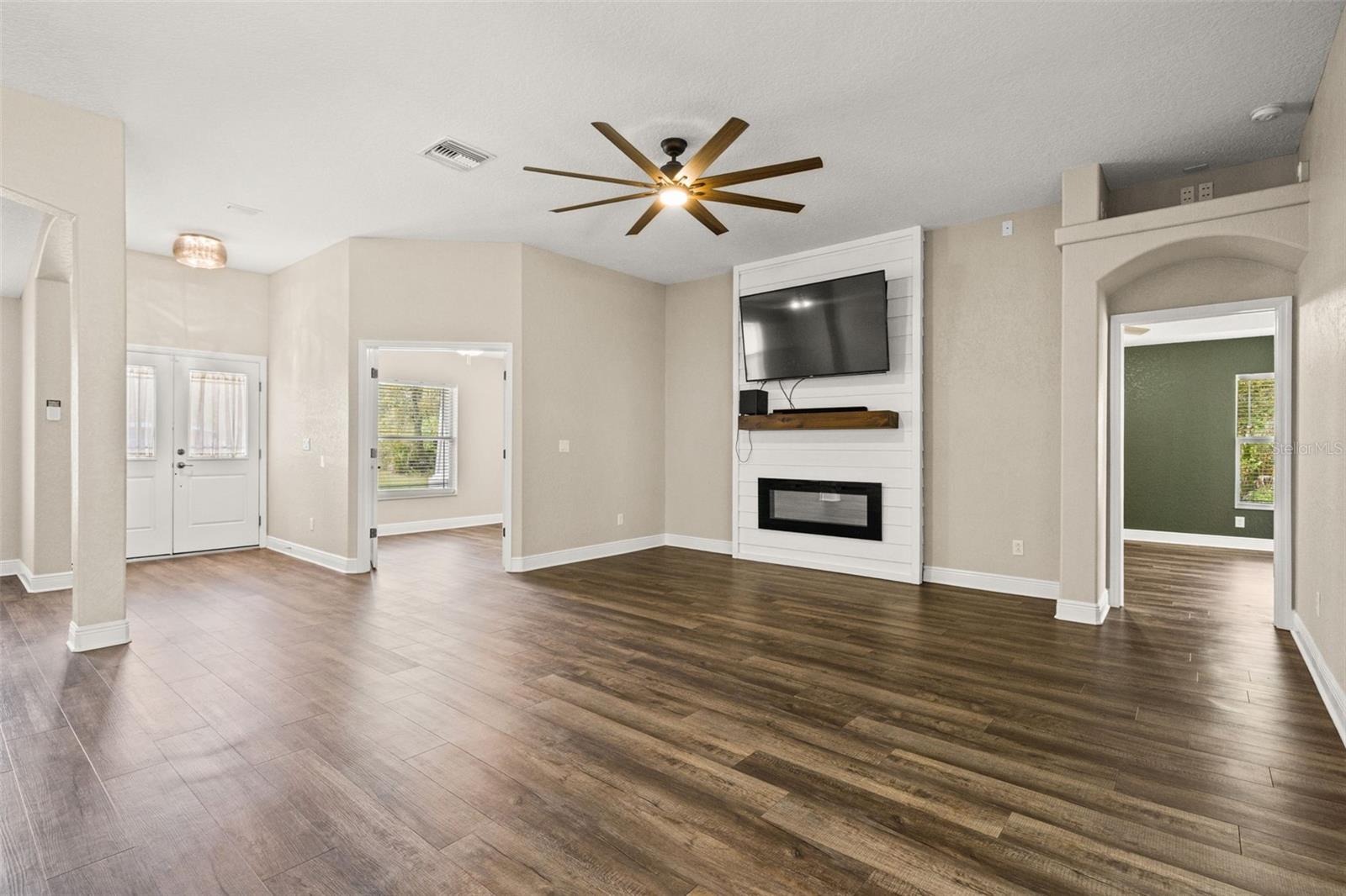 ROYAL HIGHLANDS - Residential