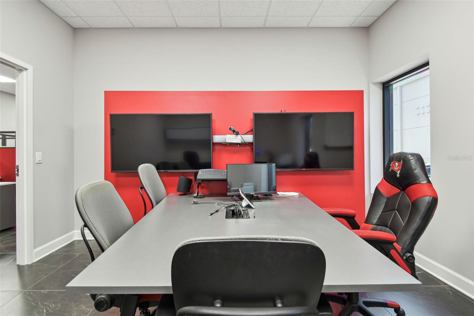 MONROES BUSINESS PARK - Commercial Sale