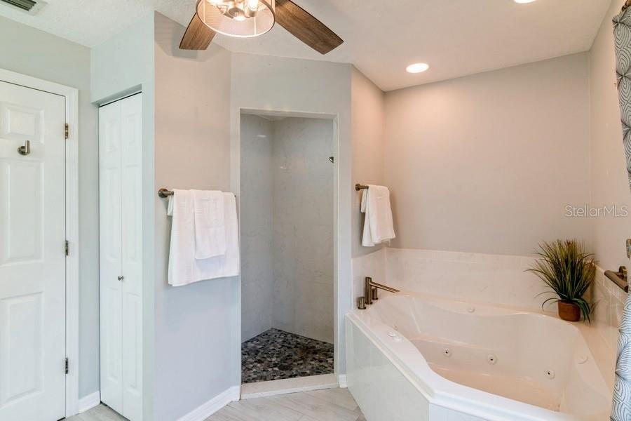 GROVE POINTE - Residential