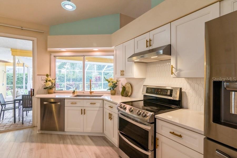 GROVE POINTE - Residential