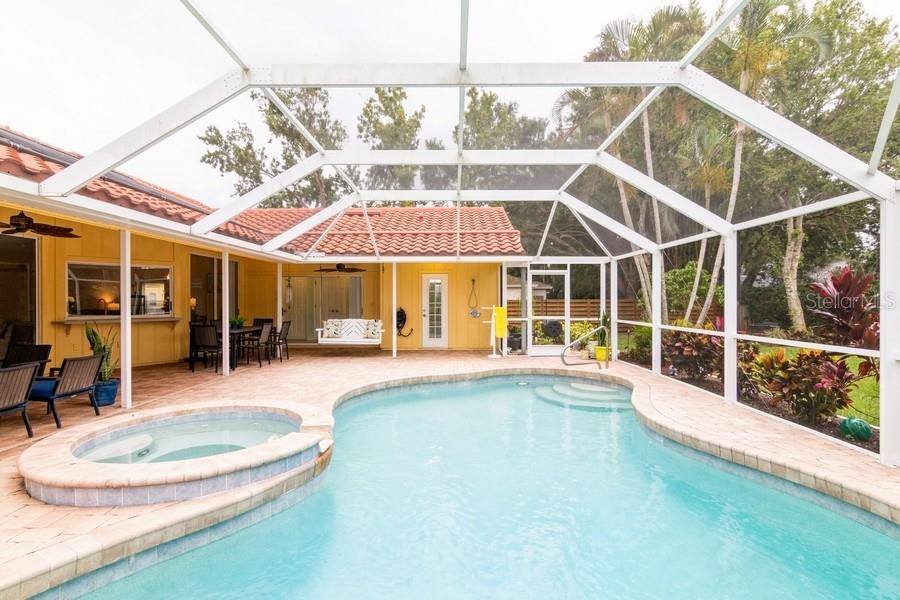 GROVE POINTE - Residential