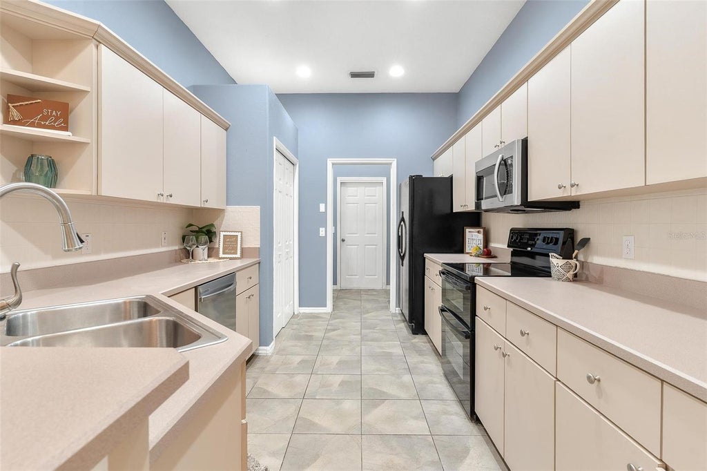 Photo of 6200 Topsail Road, Lady Lake, FL 32159 (MLS # G5113859)