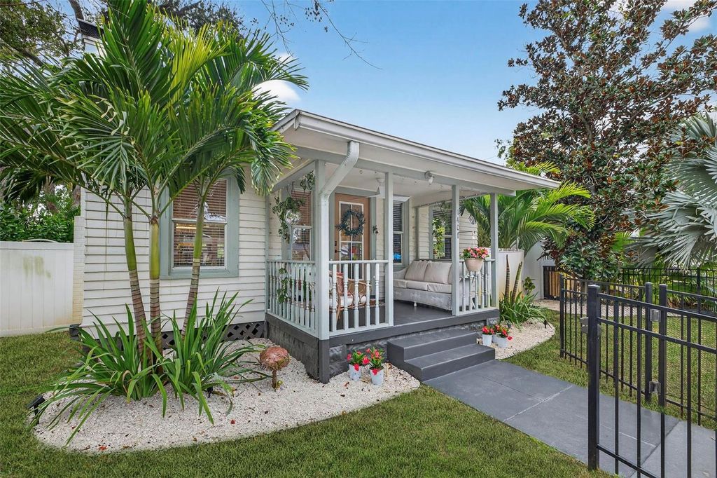 Photo of 140 20th Avenue N, St Petersburg, FL 33704 (MLS # TB8465043)