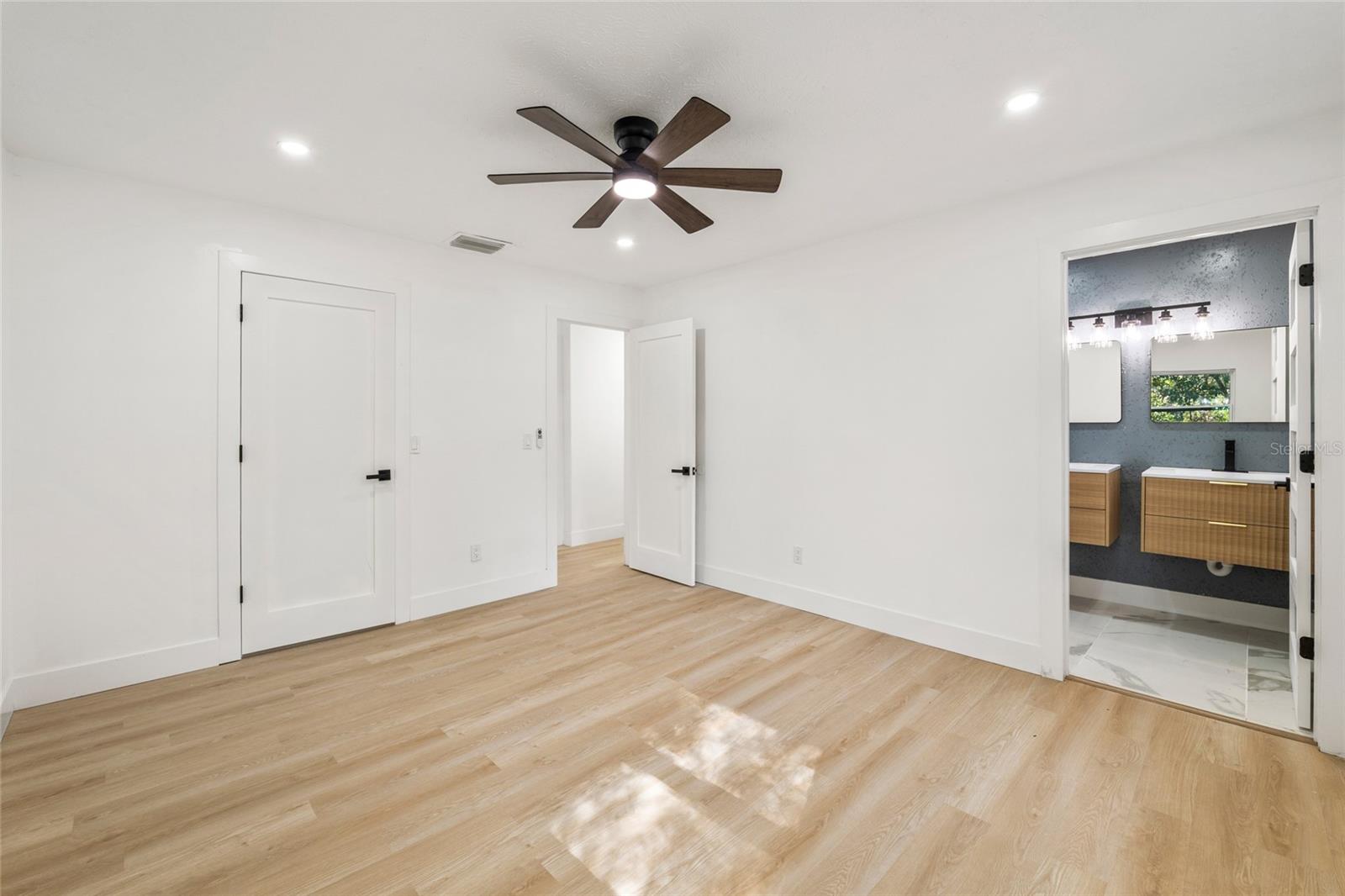 LAKESIDE ESTATES - Residential