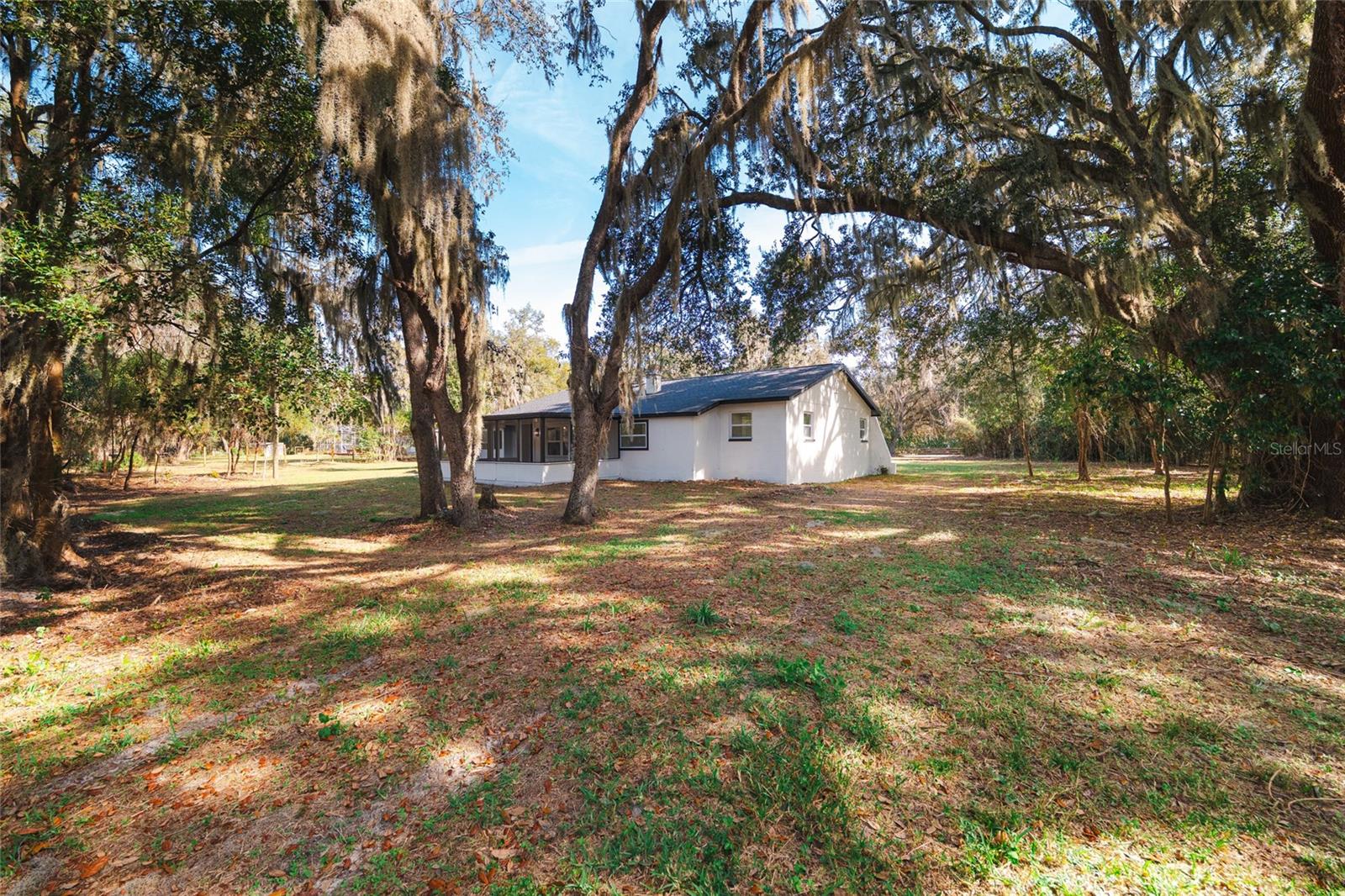 LAKESIDE ESTATES - Residential