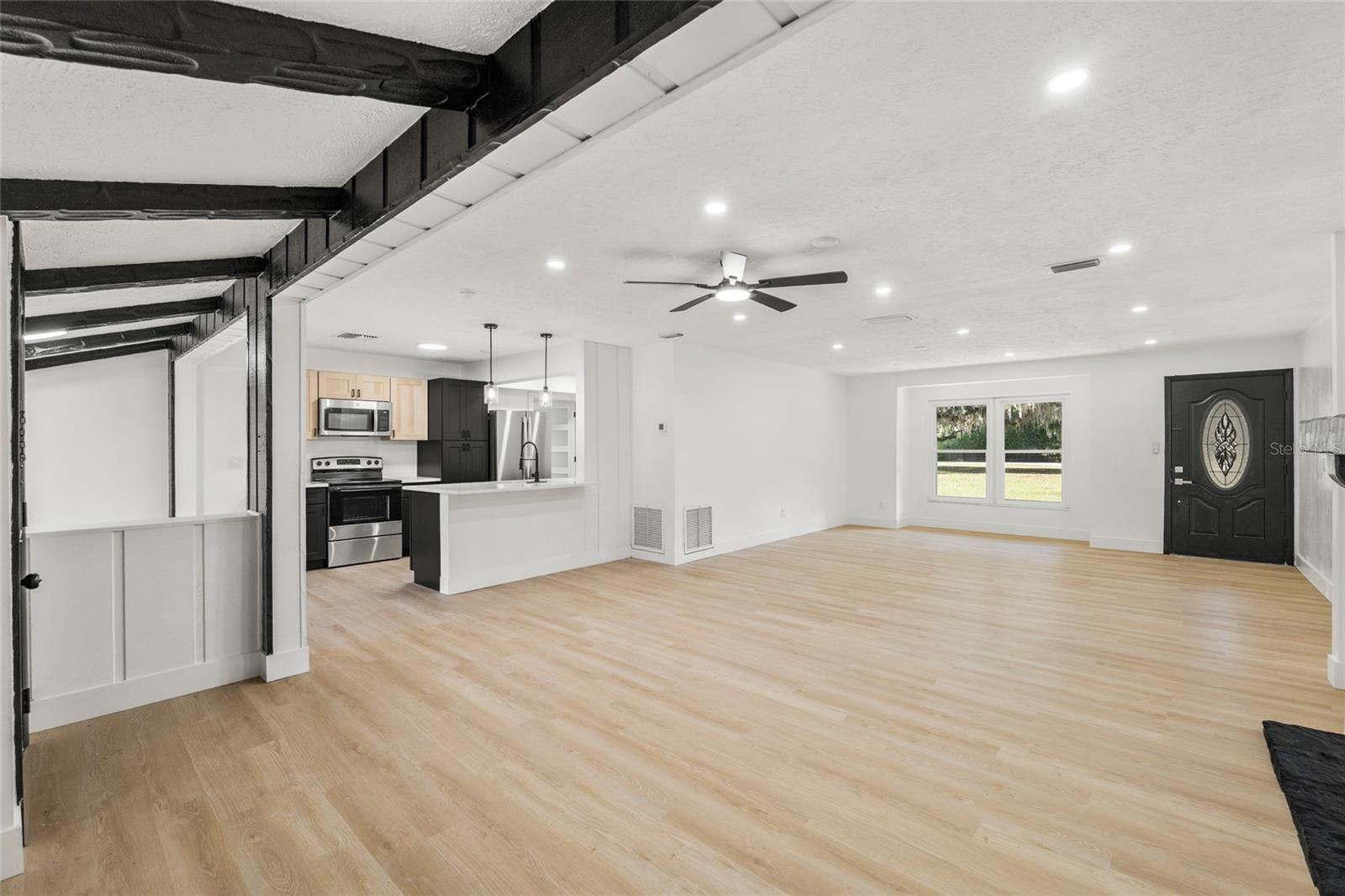 LAKESIDE ESTATES - Residential