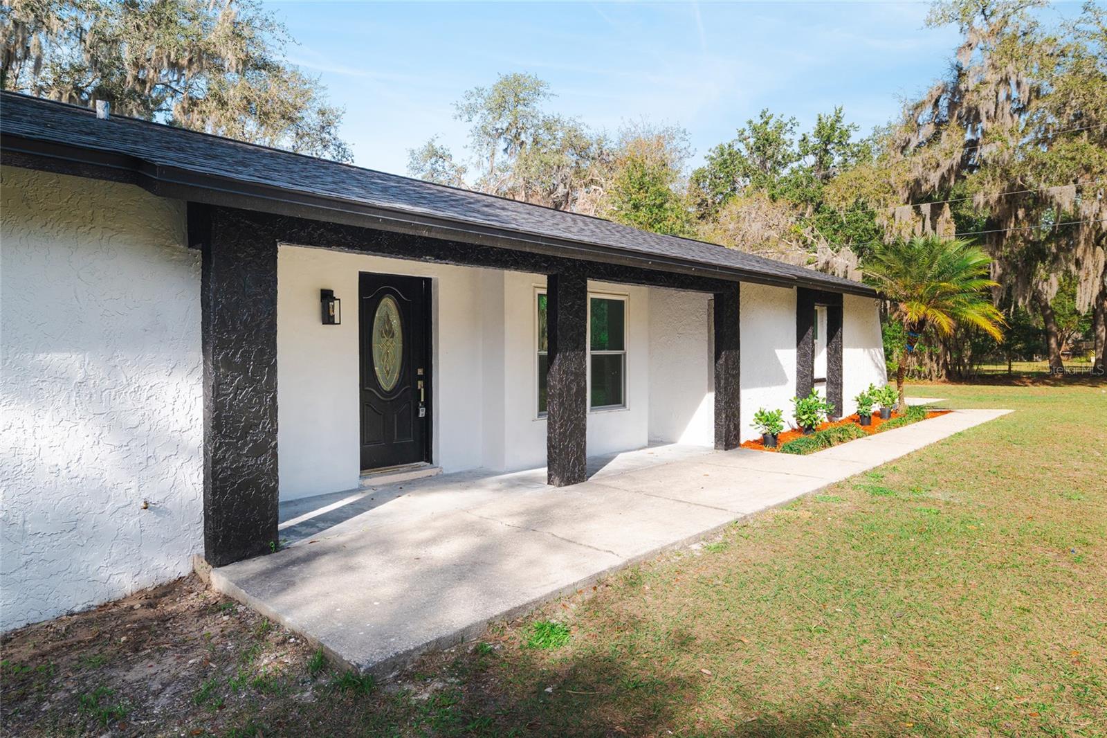 LAKESIDE ESTATES - Residential