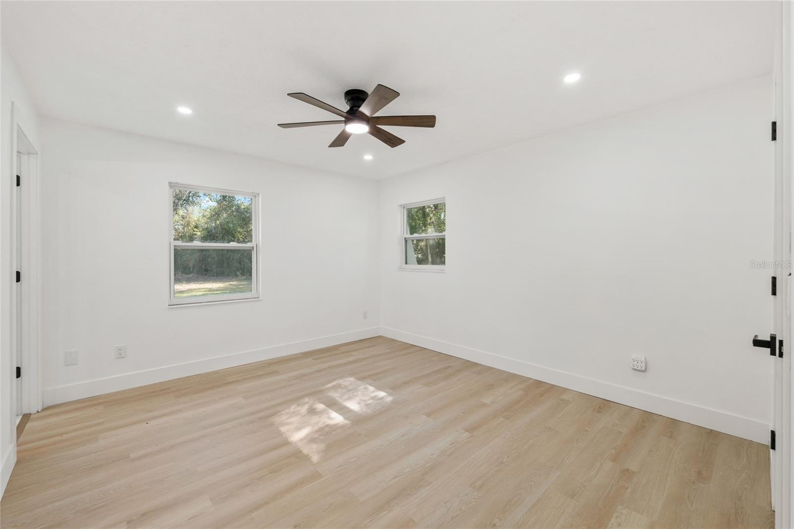 LAKESIDE ESTATES - Residential