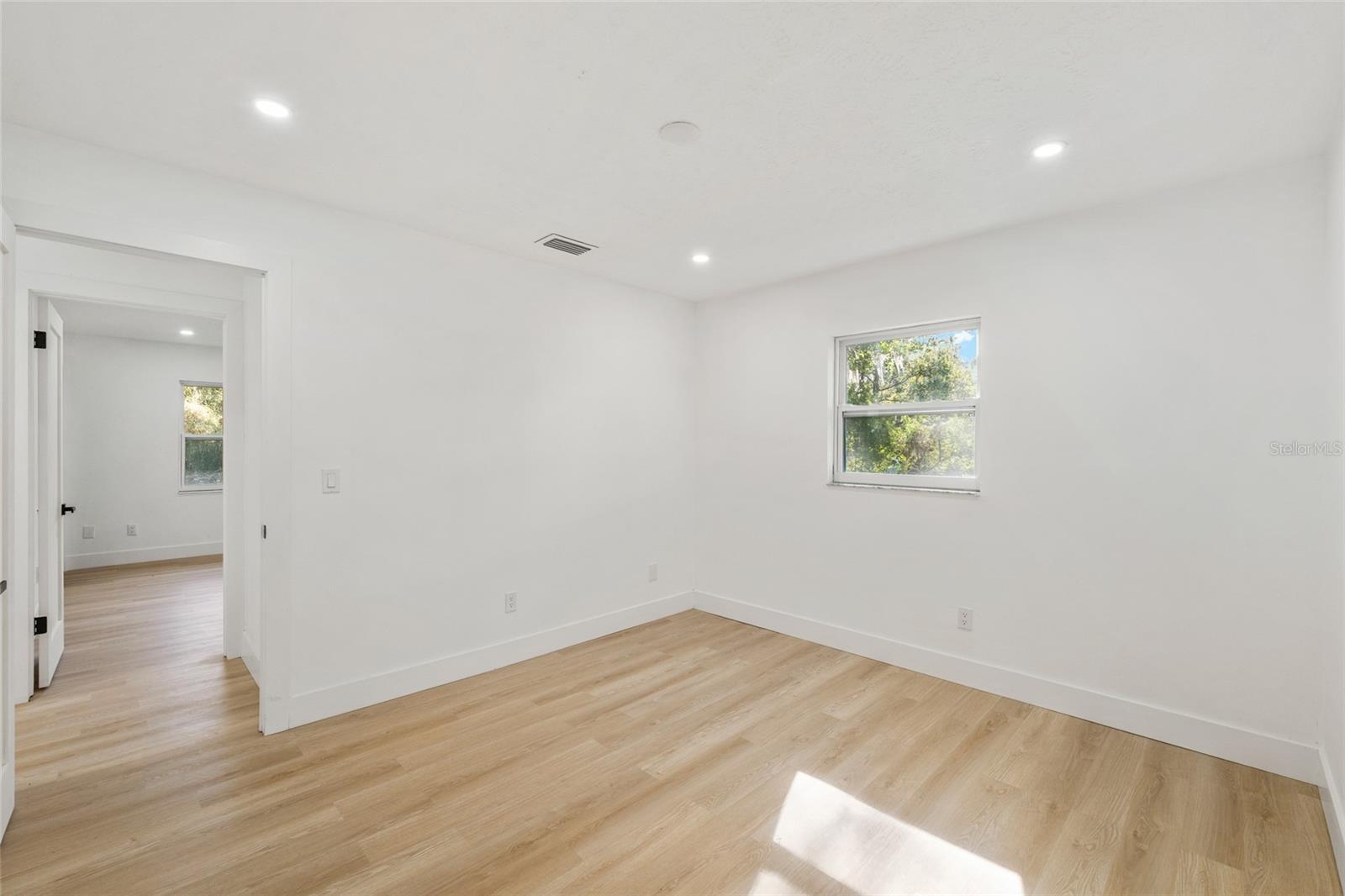 LAKESIDE ESTATES - Residential