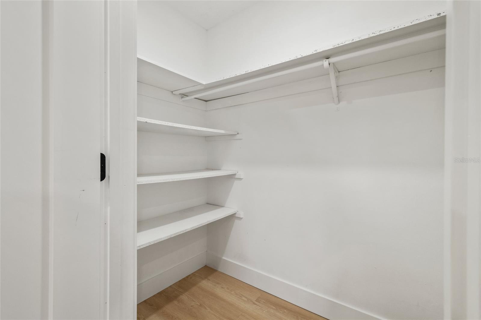 LAKESIDE ESTATES - Residential