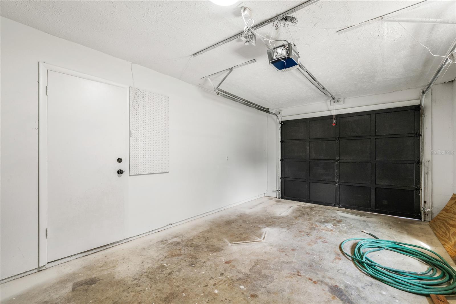 LAKESIDE ESTATES - Residential