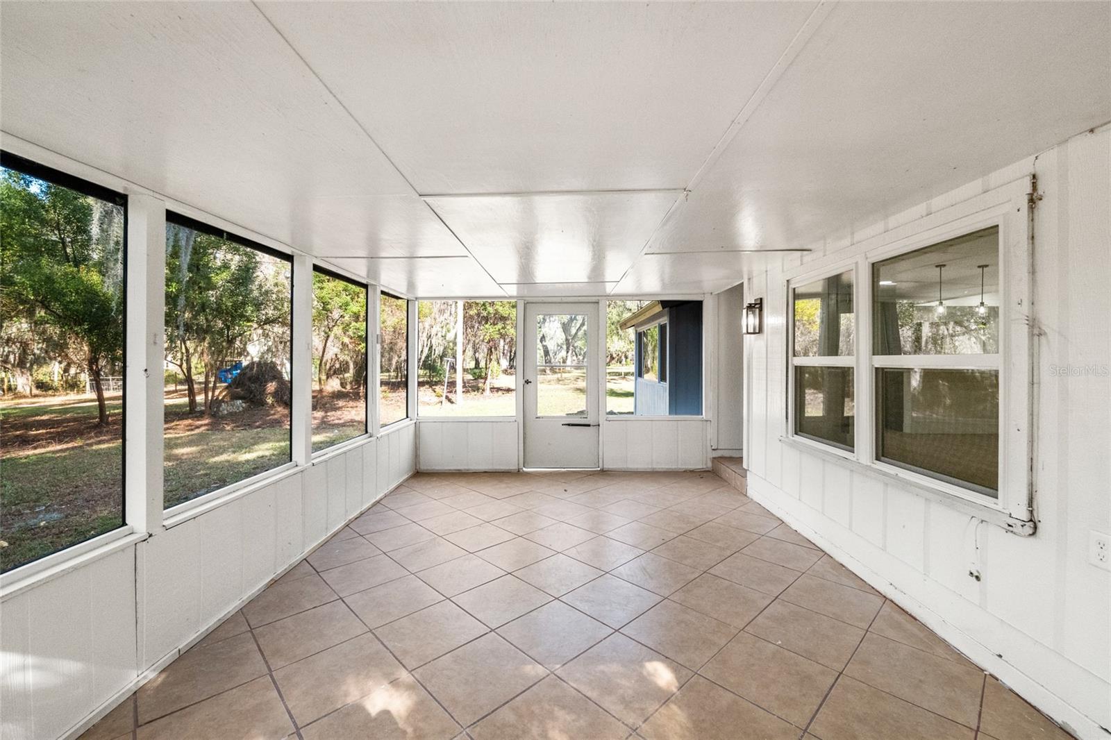 LAKESIDE ESTATES - Residential